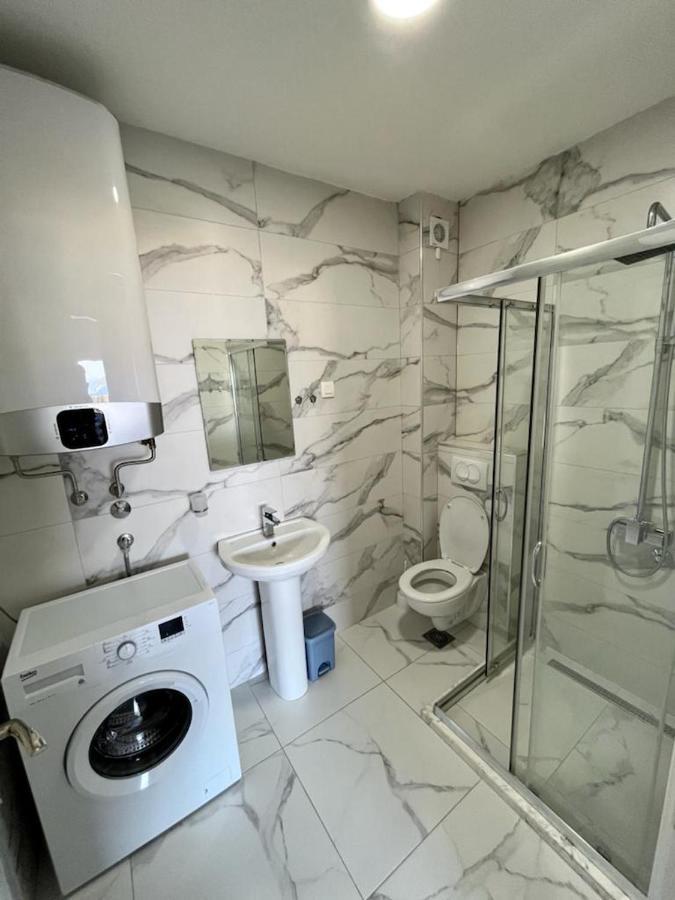 Apartments Gc 3 Rafailovici Bagian luar foto
