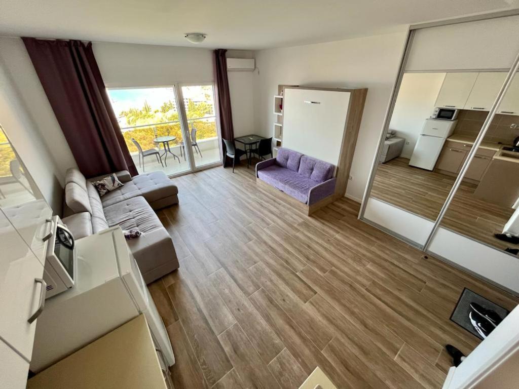 Apartments Gc 3 Rafailovici Bagian luar foto